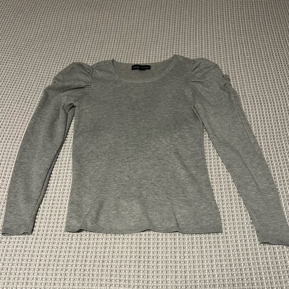Like new gray puff sleeve light weight sweater size Small